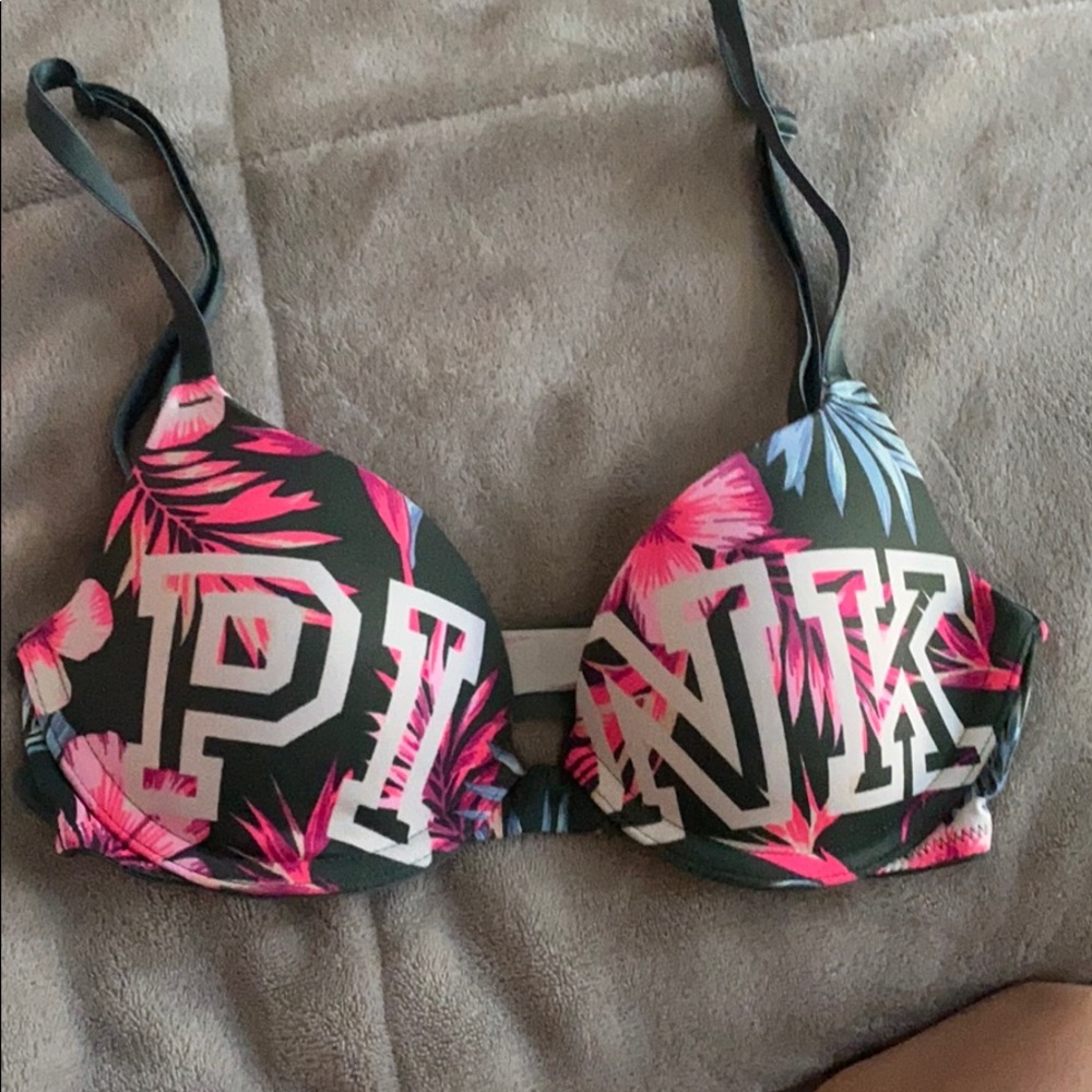 PINK VS lightly lined wear everywhere tshirt bra